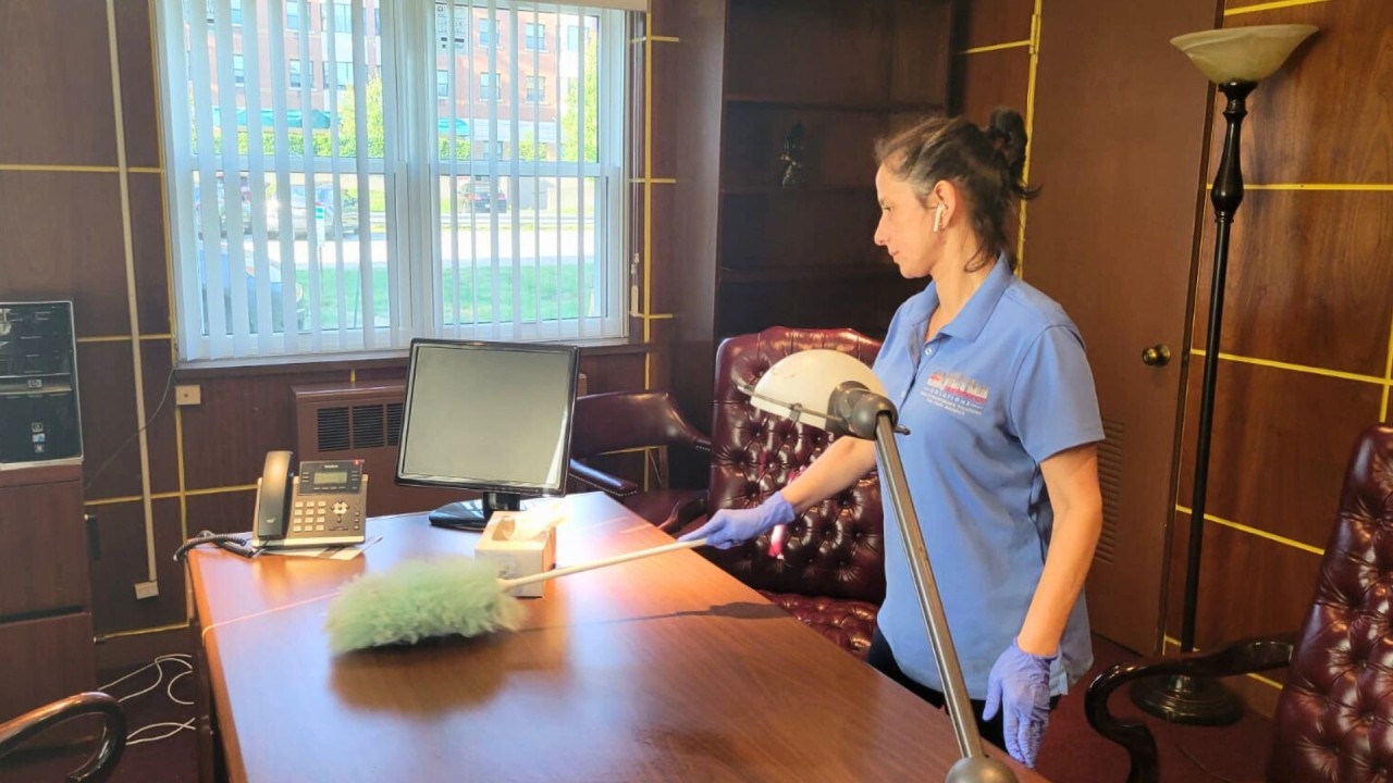 Dusting for allergy-proof commercial cleaning Allergy-proof commercial cleaning